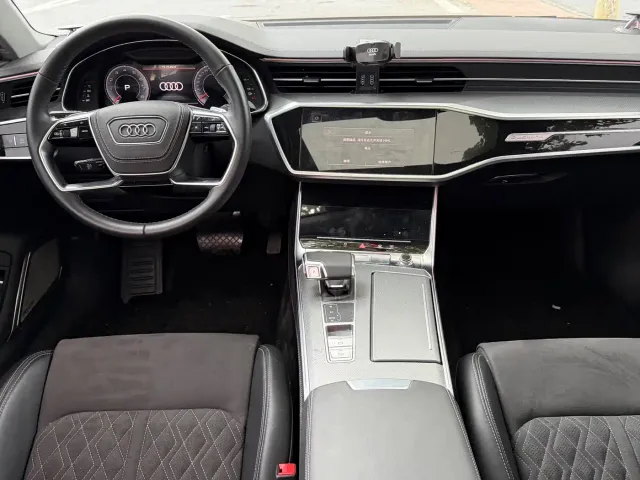 Audi A7L — Фото автомобиля 9