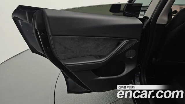 Tesla Model Y — Фото автомобиля 25