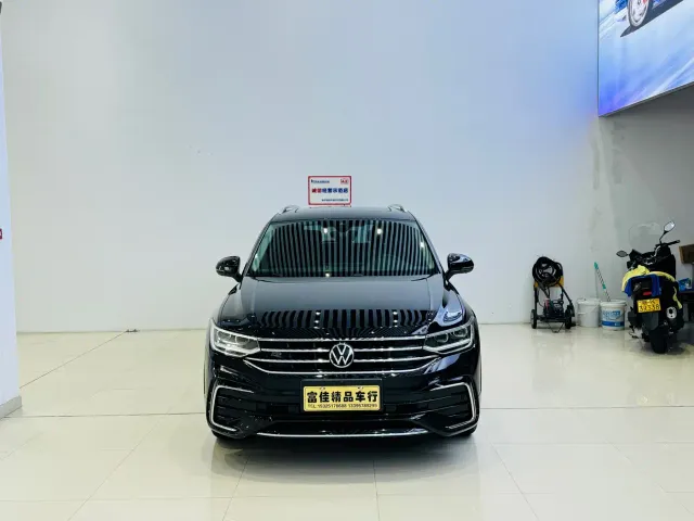 Volkswagen Tiguan L — Фото автомобиля 2
