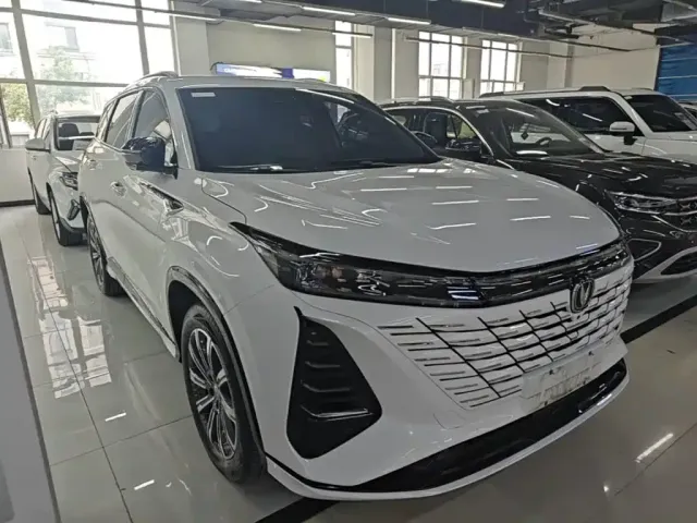 Changan CS75 Plus — Фото автомобиля 3
