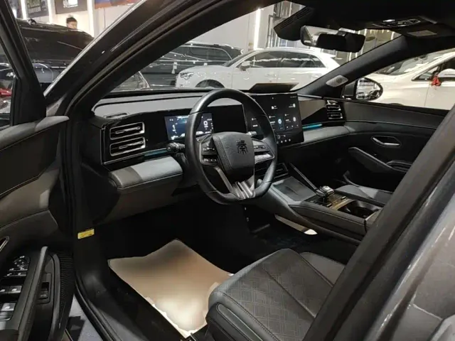 BYD Qin L — Фото автомобиля 15