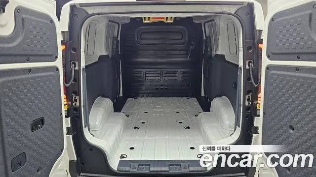 Kia PV5 — Фото автомобиля 17