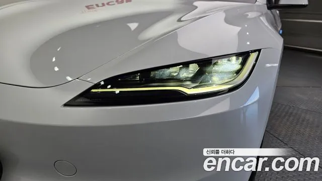 Tesla Model 3 — Фото автомобиля 7