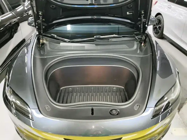 Tesla Model 3 — Фото автомобиля 19