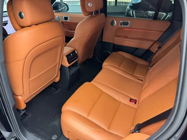 Li Auto L6 — Фото автомобиля 6