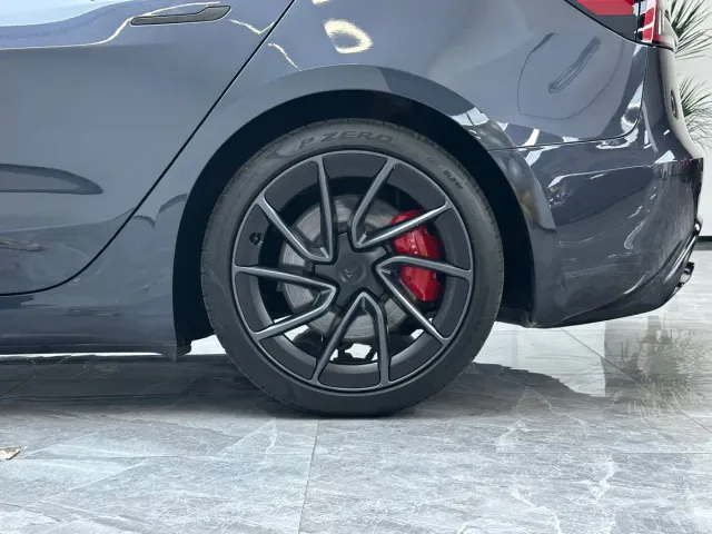 Tesla Model 3 — Фото автомобиля 13