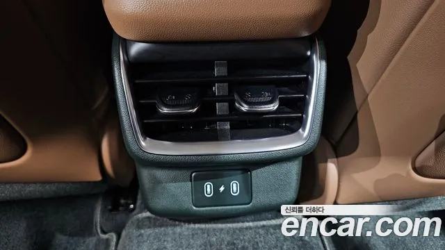 Hyundai Grandeur Grandeur (GN7) 2.5 Бензин 2WD — Фото автомобиля 28