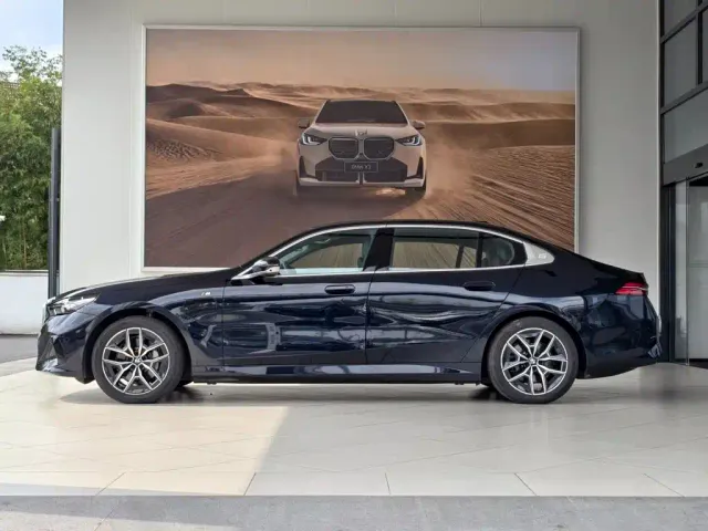 BMW i5 — Фото автомобиля 3