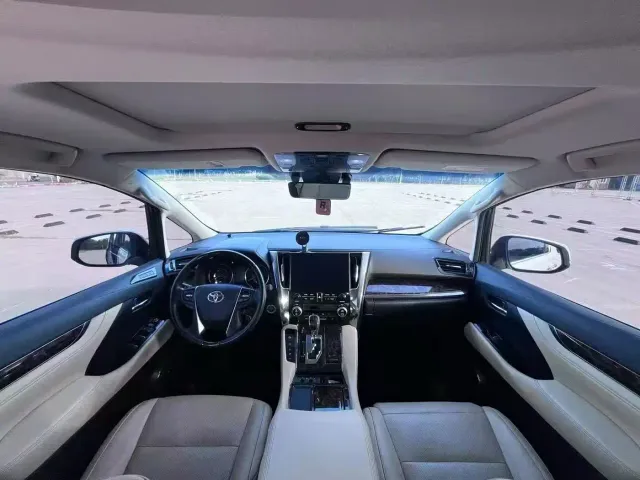Toyota Alphard — Фото автомобиля 7