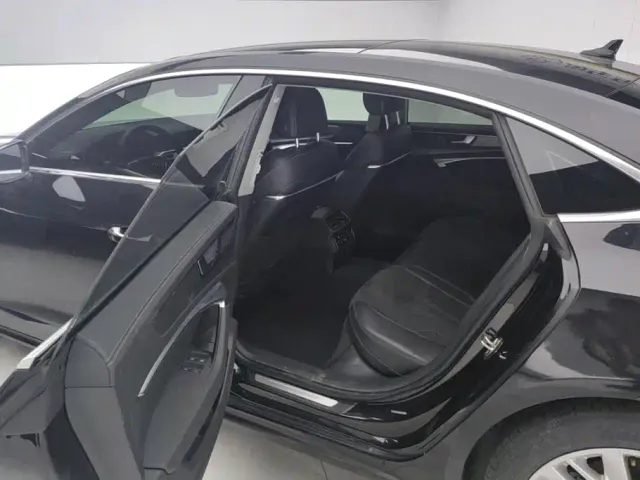 Audi A7L — Фото автомобиля 11