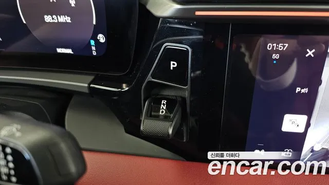 Porsche Macan Electric — Фото автомобиля 12