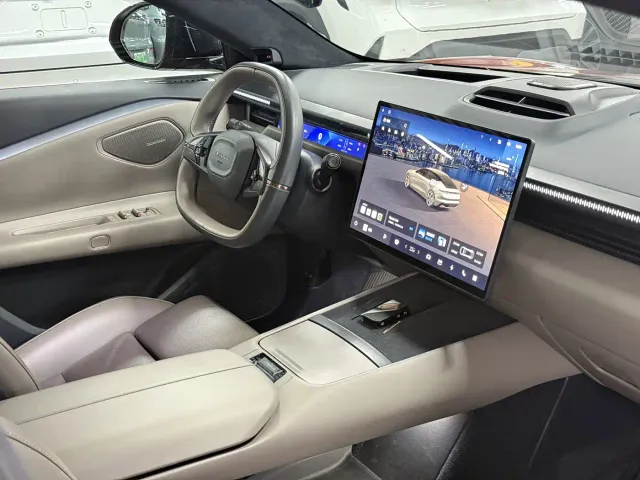 Lynk & Co Z10 — Фото автомобиля 12