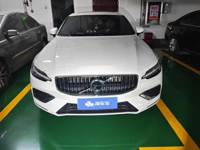 Volvo S60 — Фото автомобиля 2