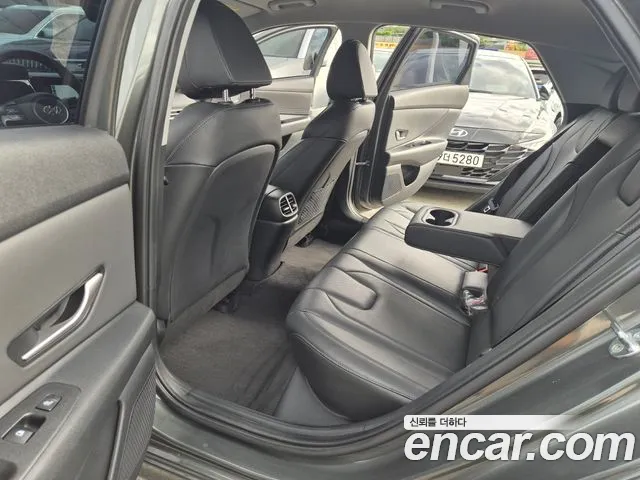 Hyundai AVANTE Avante (CN7) — Фото автомобиля 10