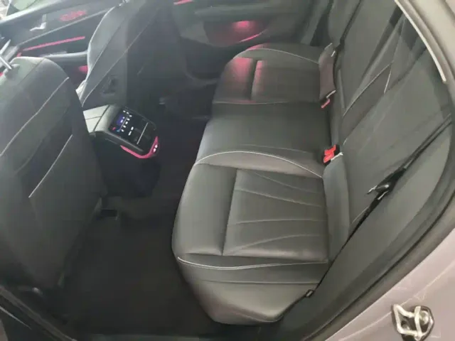 Volkswagen Passat — Фото автомобиля 16