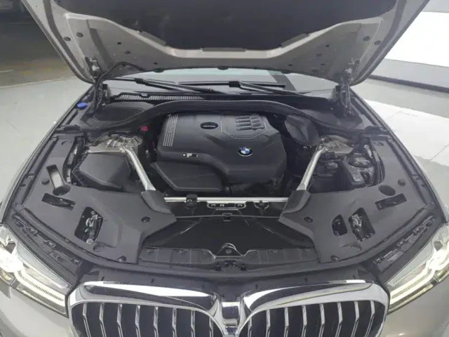 BMW 5 Series — Фото автомобиля 10