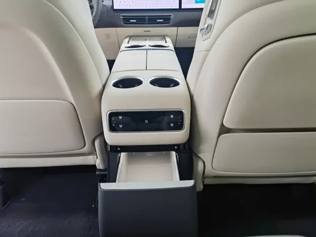 Li Auto MEGA — Фото автомобиля 10