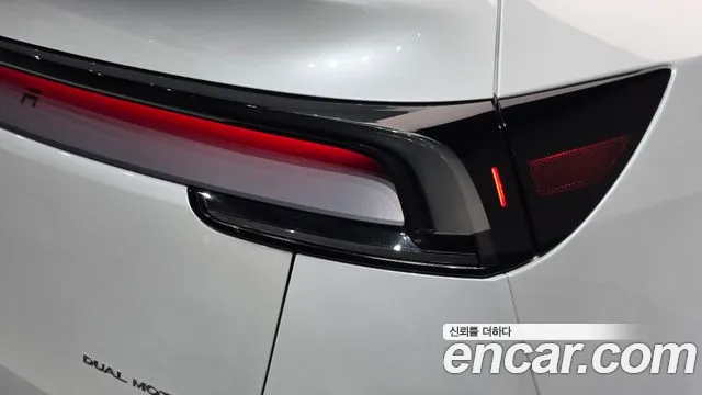 Tesla Model Y — Фото автомобиля 8