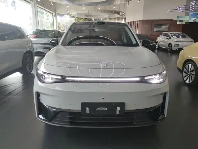 Leapmotor C10 — Фото автомобиля 2