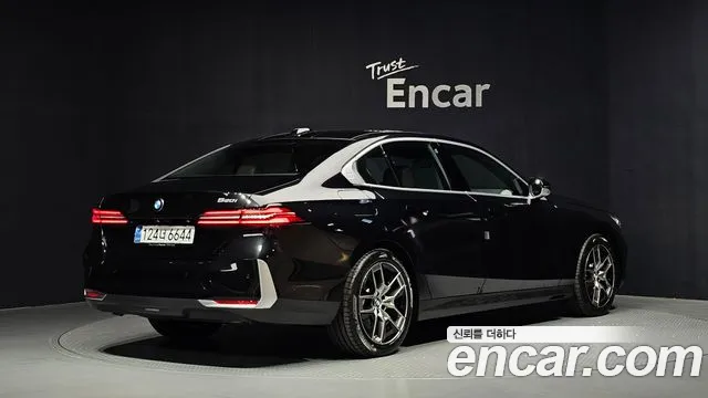 BMW 5 Series G60 — Фото автомобиля 2