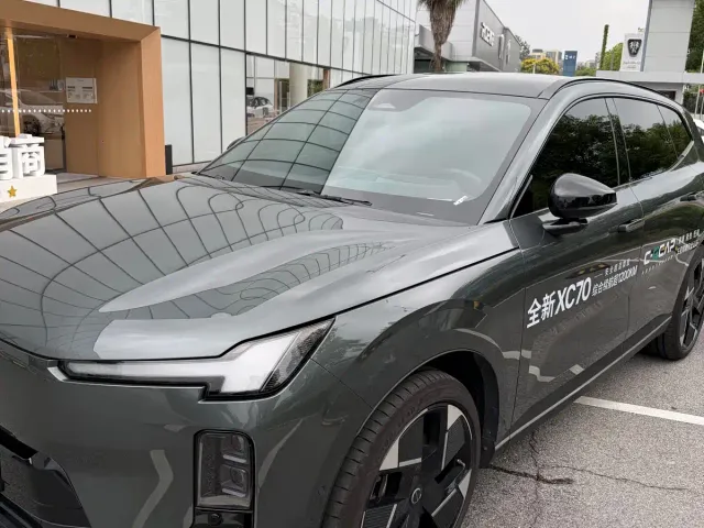 Volvo XC70 Plug-in Hybrid — Фото автомобиля 14