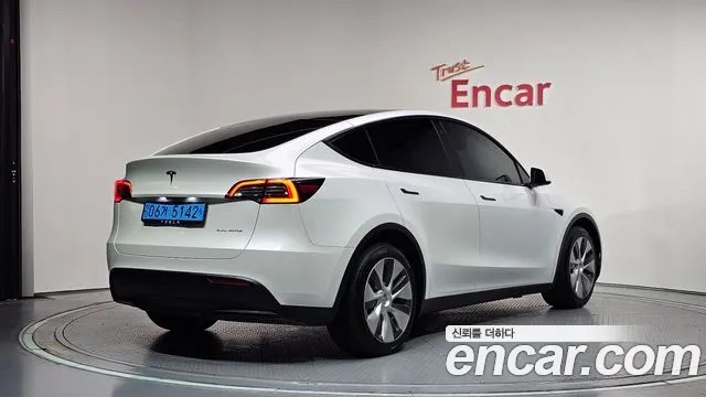 Tesla Model Y — Фото автомобиля 2