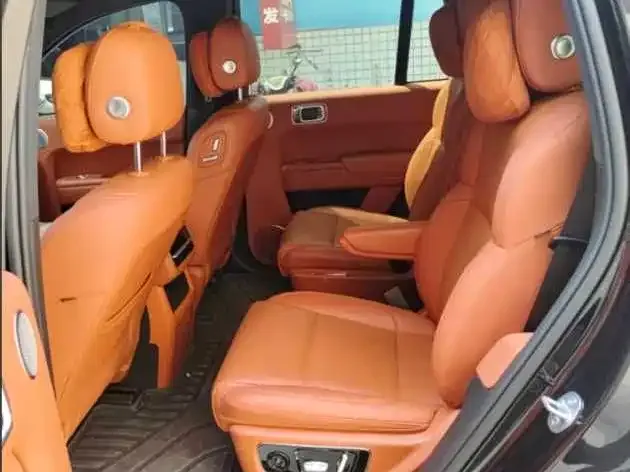 Li Auto L8 — Фото автомобиля 5