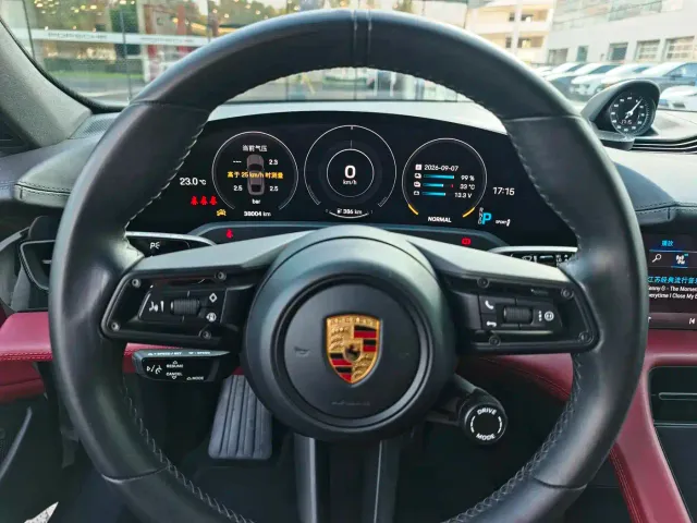 Porsche Taycan — Фото автомобиля 12