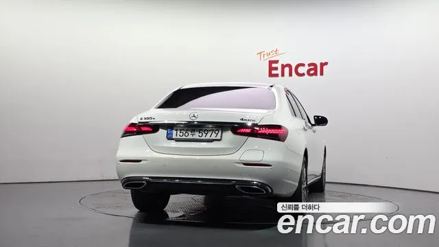 Mercedes-Benz E-Class — Фото автомобиля 3