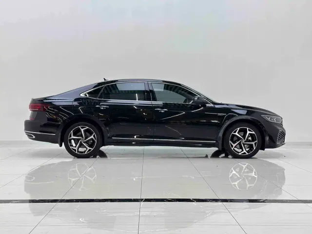 Volkswagen Passat — Фото автомобиля 3