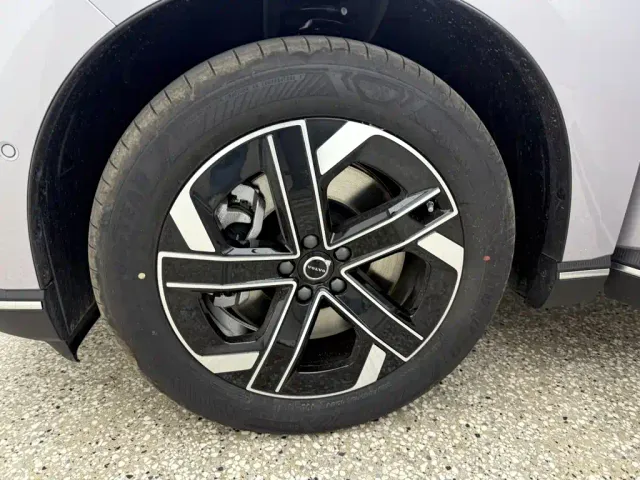 Volvo XC70 Plug-in Hybrid — Фото автомобиля 12