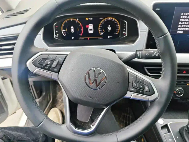 Volkswagen Lavida — Фото автомобиля 15