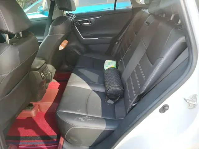 Toyota RAV4 — Фото автомобиля 14