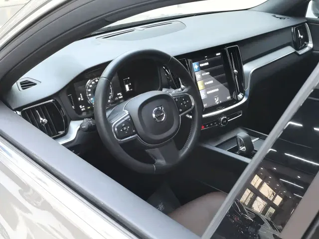 Volvo Volvo S60 2022 B4 Smart Comfort Luxury Edition — Фото автомобиля 12
