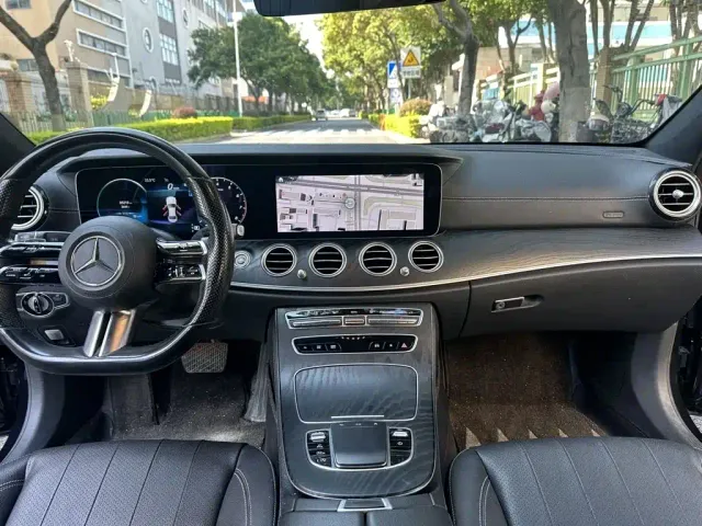 Mercedes-Benz E-Class — Фото автомобиля 4