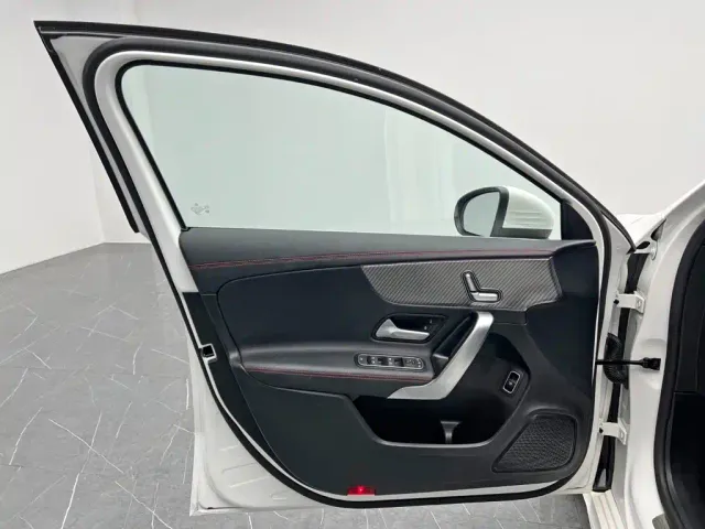 Mercedes-Benz A-Class — Фото автомобиля 11