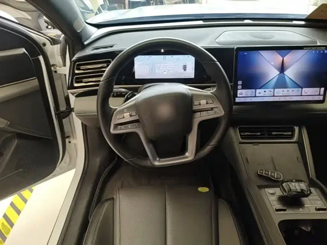 BYD Qin L — Фото автомобиля 10