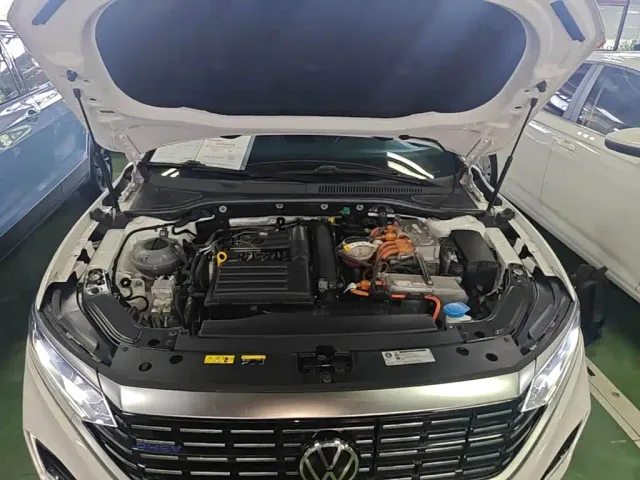Volkswagen Passat — Фото автомобиля 19