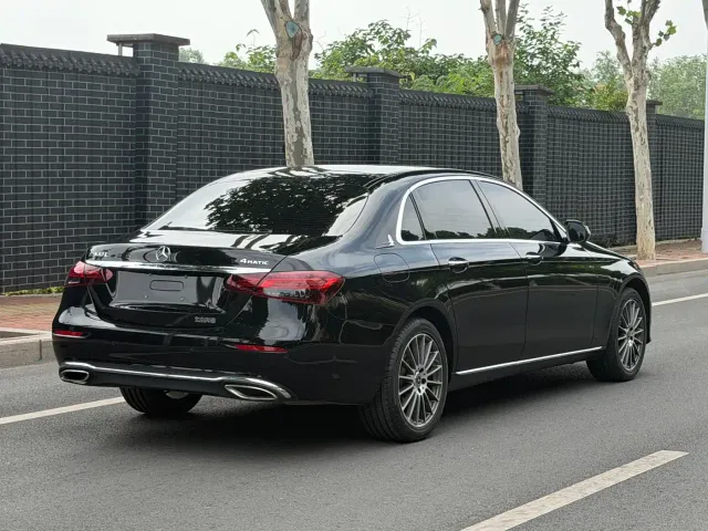 Mercedes-Benz E-Class — Фото автомобиля 6