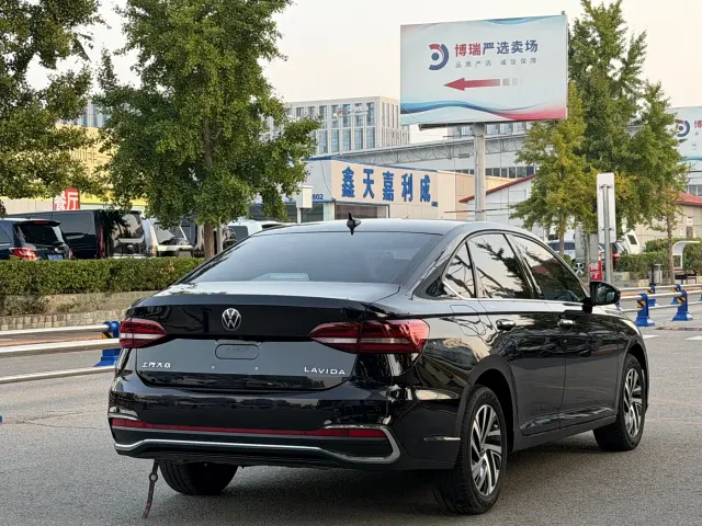 Volkswagen Lavida — Фото автомобиля 4
