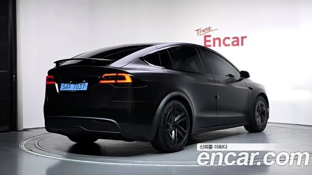 Tesla Model X — Фото автомобиля 2