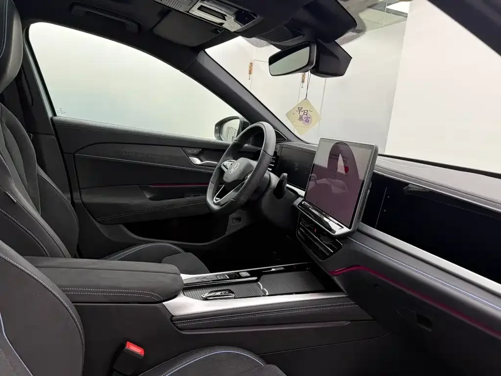 Volkswagen Passat 2025 Model Pro 380TSI Starlight Dragon Premium Edition — Фото автомобиля 15