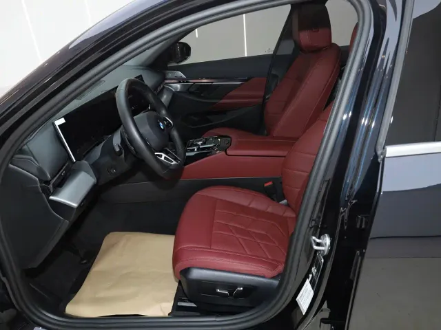 BMW 5 Series — Фото автомобиля 10