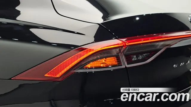 Hyundai Grandeur (New) Hybrid — Фото автомобиля 8