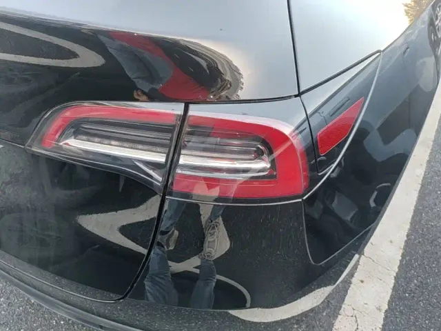 Tesla Model Y — Фото автомобиля 7