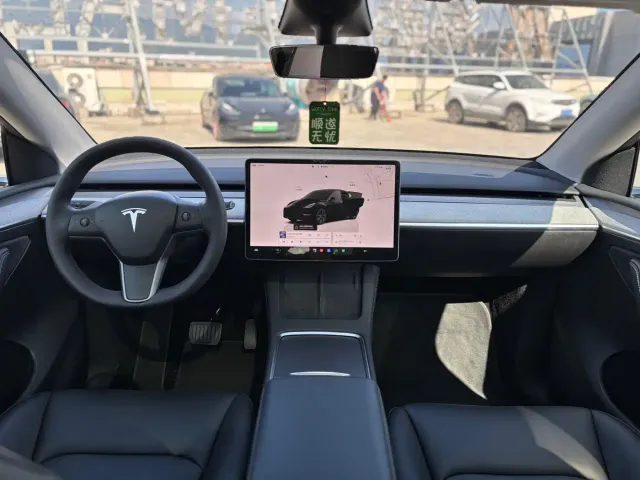 Tesla Model Y — Фото автомобиля 5