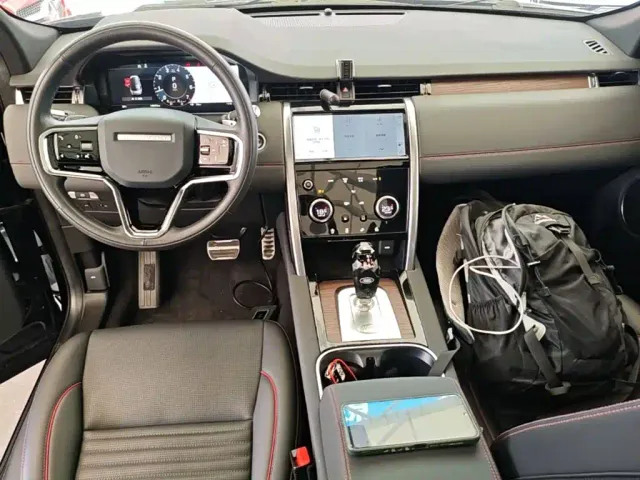 Land Rover Discovery Sport — Фото автомобиля 9