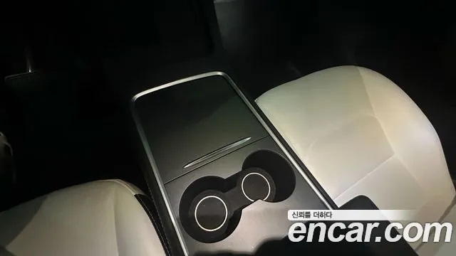 Tesla Model Y — Фото автомобиля 16
