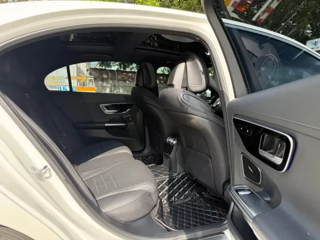 Mercedes-Benz C-Class — Фото автомобиля 8