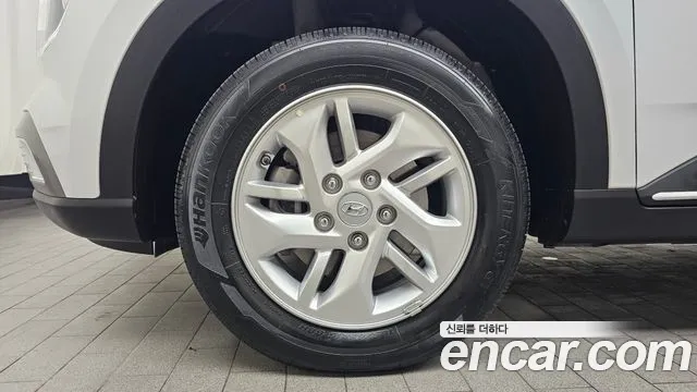 Hyundai Venue — Фото автомобиля 5